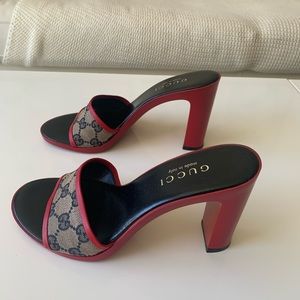 Gucci sandals size 7B.